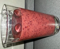 Mango-Blaubeer-Erdbeer-Smoothie