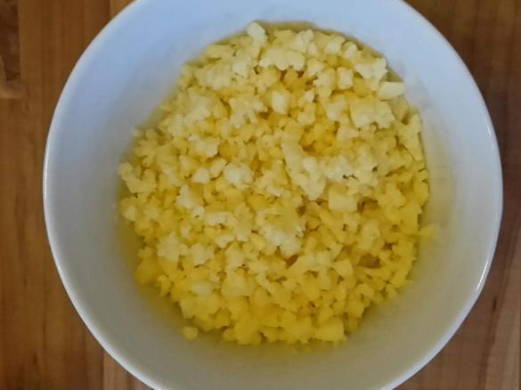 Pizza-Käsebrot mit Schinkenwürfeln