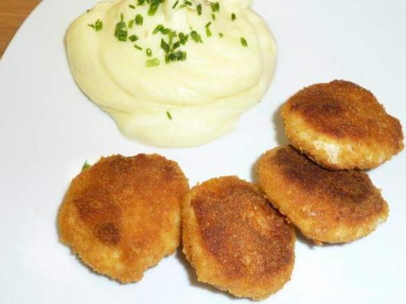 Hähnchen Taler in Cornflakes mit Kartoffelpüree