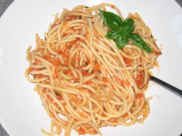 Spaghetti mit Bruschettasoße