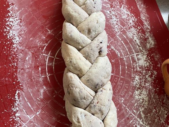 Glutenfreier  Hefezopf