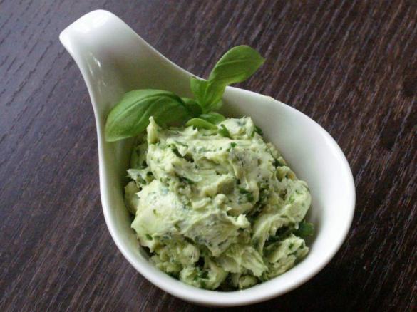 Basilikum-Zitronen-Butter