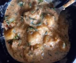 Gnocchi mit sahniger Tomaten-Spinat-Soße