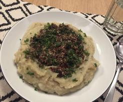 Topinambur-Kartoffelpüree mit Kürbis-Zwiebel-Topping - Vegan