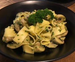 Bandnudeln mit Champignons