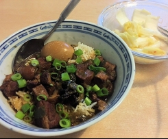 Thai Karamellisiertes Schweinefleisch mit Eiern