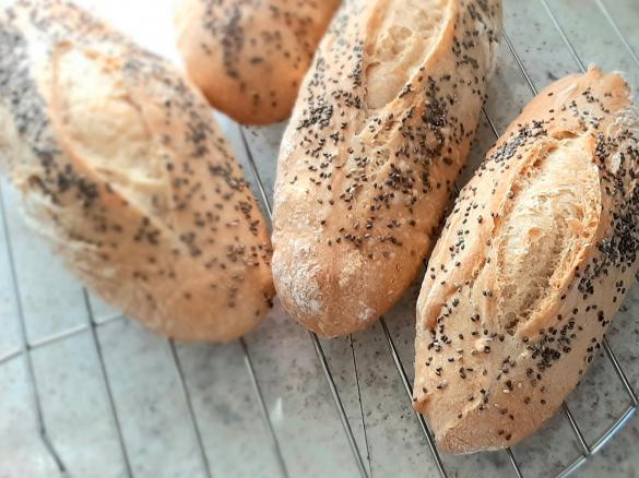 Dinkel Baguettes mit Chiasamen