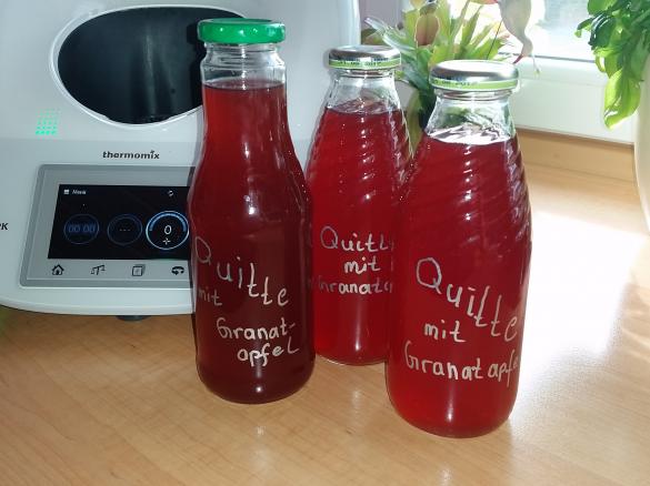 Quittenlikör mit Granatapfel