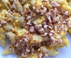 Nudeln mit Kürbissauce und Erdnüssen