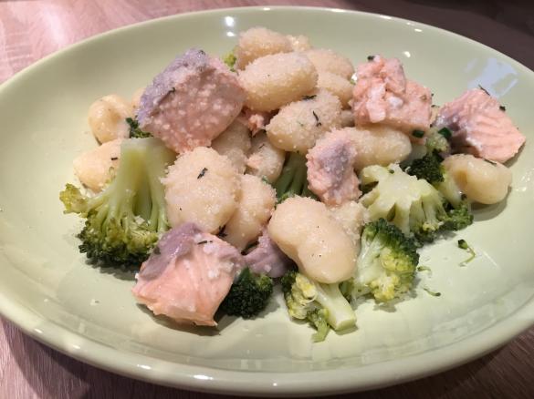 Gnocchi mit Kräuter-Lachs-Sauce WW