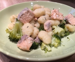 Gnocchi mit Kräuter-Lachs-Sauce WW
