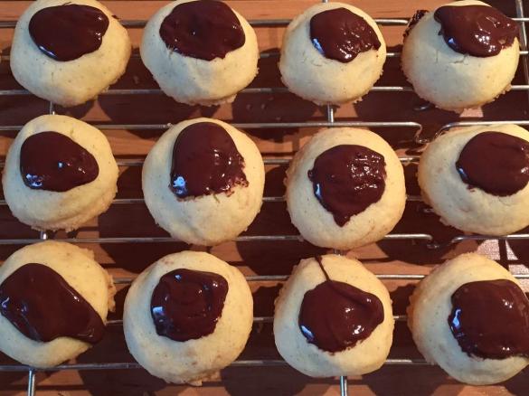 "Schneewittchens Kuss" - Kekse mit Amarena-Kirschen