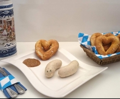 Laugen-Herz- Brezen und warme Weißwürste