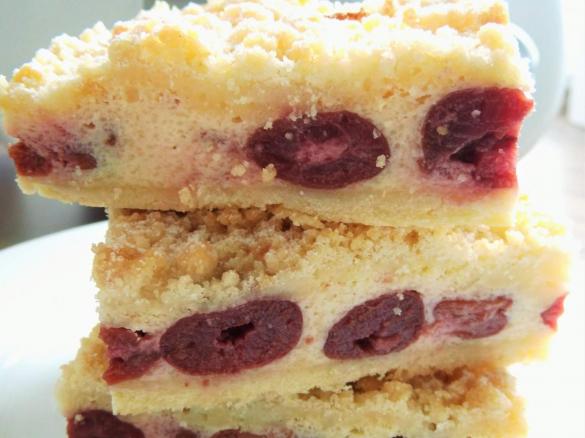 Streuselkuchen mit Quark-Kirsch-Füllung