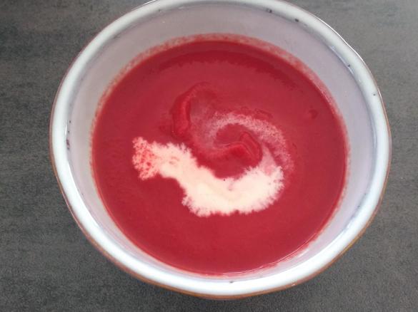 Rote Beete Suppe mit Möhren und Kartoffeln
