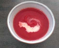 Rote Beete Suppe mit Möhren und Kartoffeln