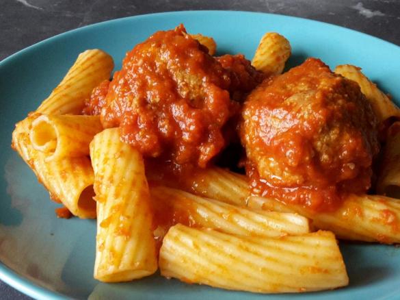 Polpette Napoli mit Nudeln