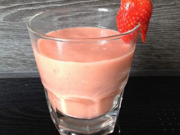Springtime-Smoothie (Rhabarber-Erdbeer)