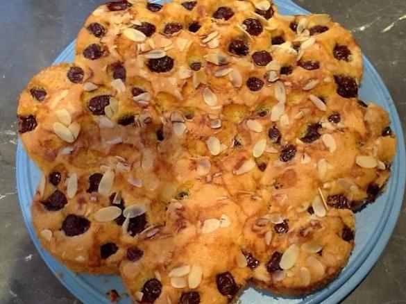 Verschlupfter Kirschkuchen