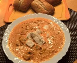 Paprikasuppe mit Feta