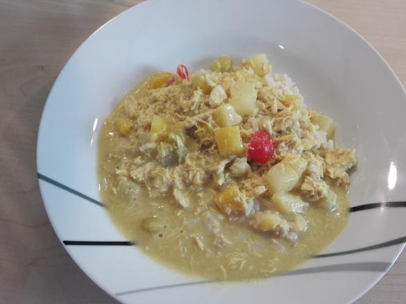Hähnchencurry mit Cocktailobst