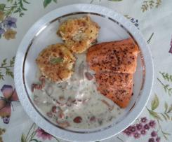 Kartoffel-Pilz-Laibchen mit Lachs an Rahmsoße