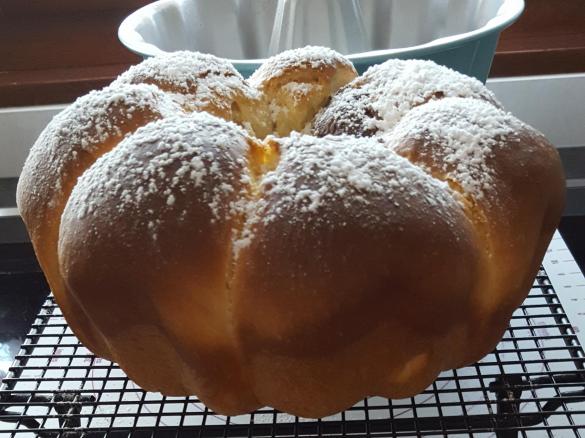 Joghurt-Buchteln, Brioche Guglhupf mit Nutella