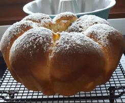 Joghurt-Buchteln, Brioche Guglhupf mit Nutella