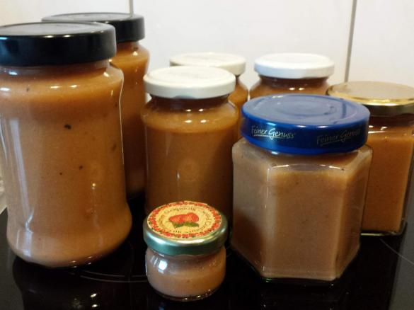 Rhabarber-Bananen-Erdbeer-Vanille Konfitüre mit wenig Zucker