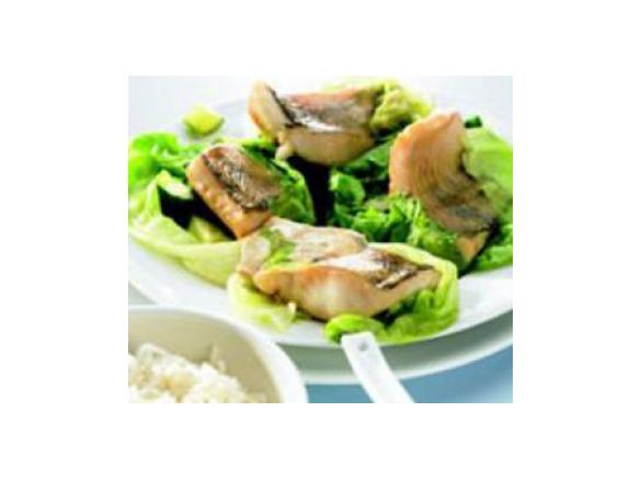 Zanderfilet im Salatkörbchen mit Feta-Zitronensauce