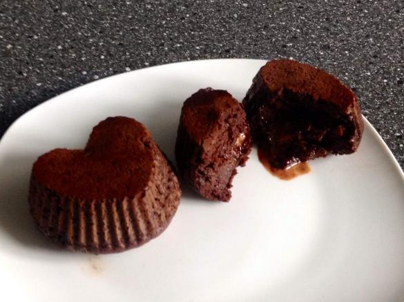Low Carb Schokoladeküchlein mit flüssigem Kern