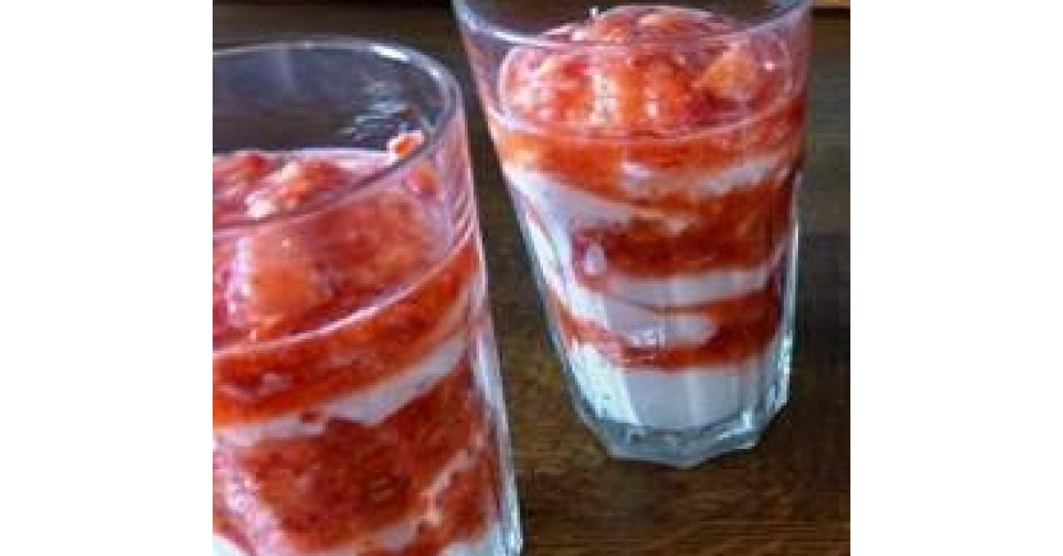 Leichte Quarkcreme mit Erdbeeren von Singvogel. Ein Thermomix® Rezept ... Leichte Quarkcreme mit Erdbeeren von Singvogel. Ein Thermomix® Rezept ...