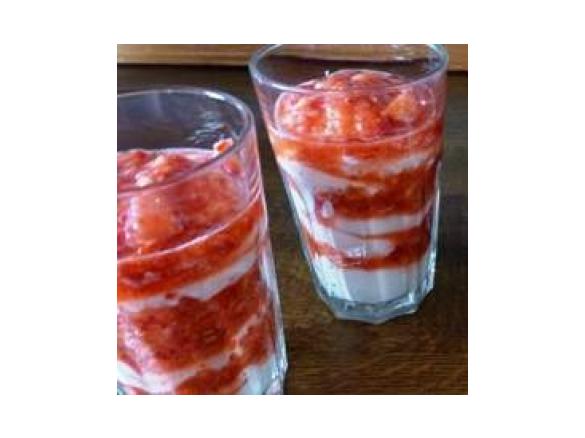 Leichte Quarkcreme mit Erdbeeren