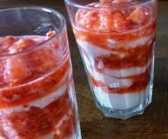 Leichte Quarkcreme mit Erdbeeren