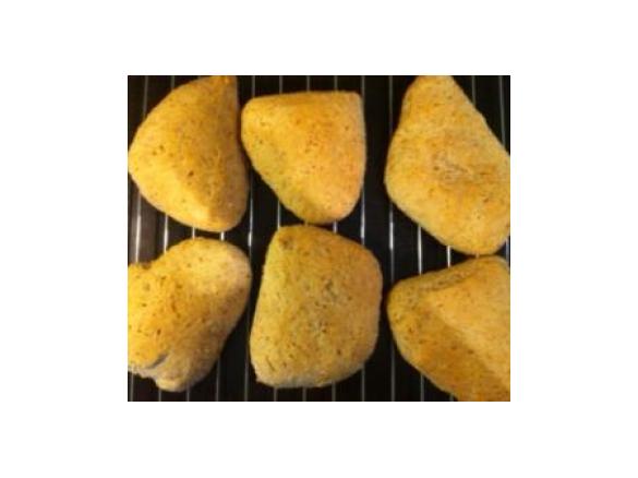 Aromatische Dinkel-Fladenbrötchen mit gerösteten Saaten und Nüssen