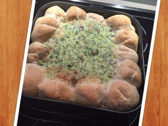 Spinatauflauf mit Brötchenrand