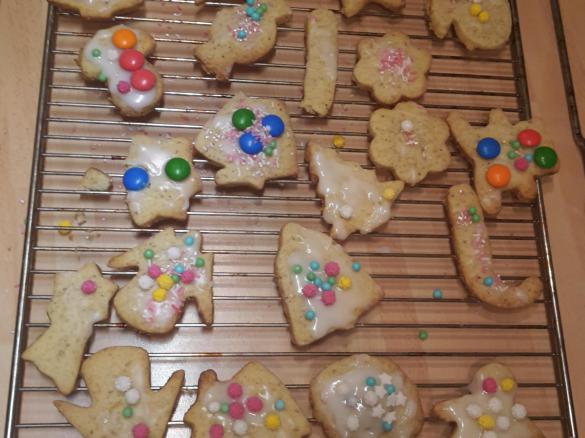 Ausstechplätzchen  * Mürbeteig mit Mandeln *