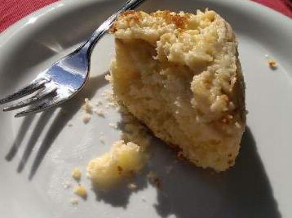 Streuselkuchen gefüllt mit Apfelmus