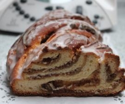 Nusszopf mit Marzipan