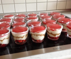 beschwipste Erdbeeren mit Sahne-Mascarpone-Creme
