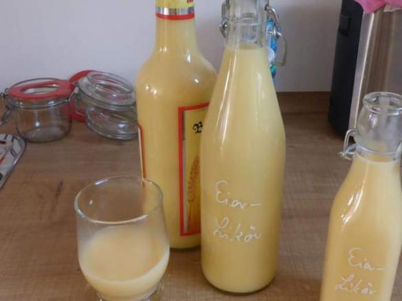 Eierlikör aus ganzen Eiern