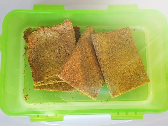 Low Carb Knäckebrot mit Parmesan