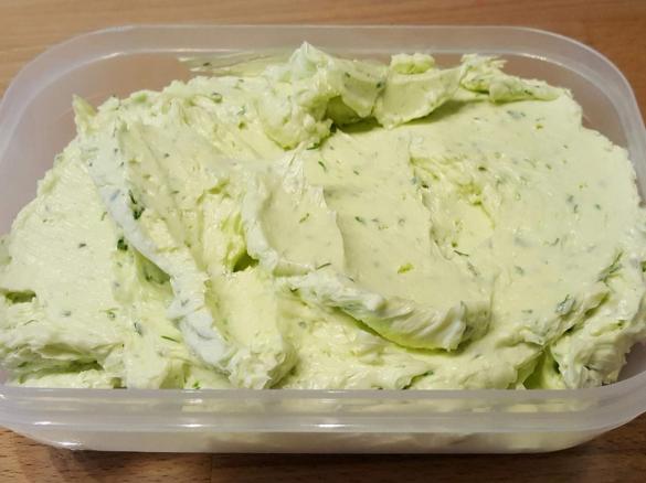 Knoblauchbutter / Grillbutter