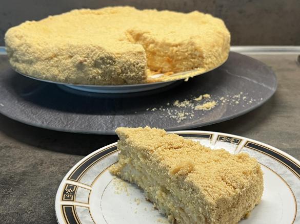 Honigtorte mit Puddingcreme