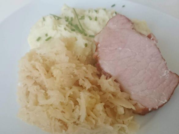Kartoffelpüree mit Sauerkraut und Kassler