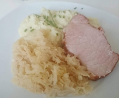 Kartoffelpüree mit Sauerkraut und Kassler