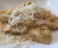 Tortellini mit Schinken-Käse-Sauce