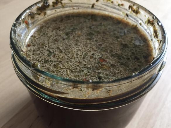 schnelle Salatsoße auf Vorrat, scharf
