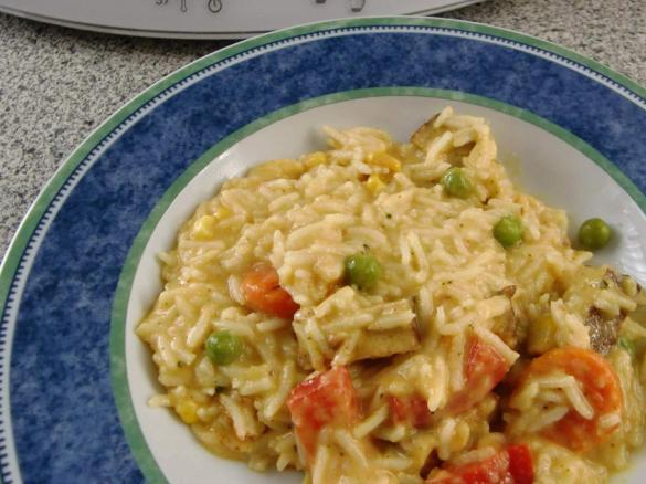 Reis-Tofu-Gemüse an tomatiger Sauce