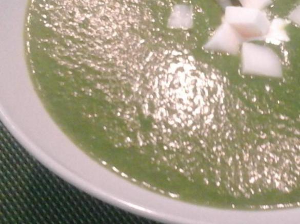 Spinatsuppe mit Ziegenkäse cremig